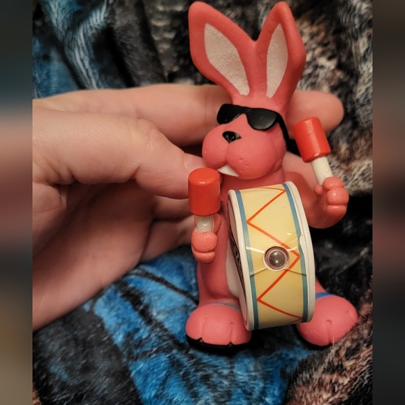 Energizer Bunny Flashlight Toy - Picture 3 of 4